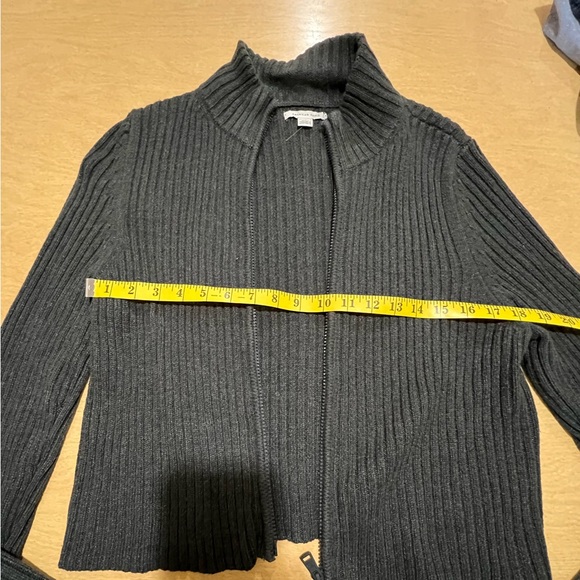 AE Ribbed Cropped Sweater - Picture 5 of 6